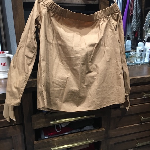 Off the shoulder crisp cotton boutique top - Picture 5 of 7